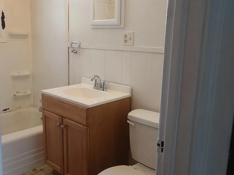 104 Tolbert St — Photo 4