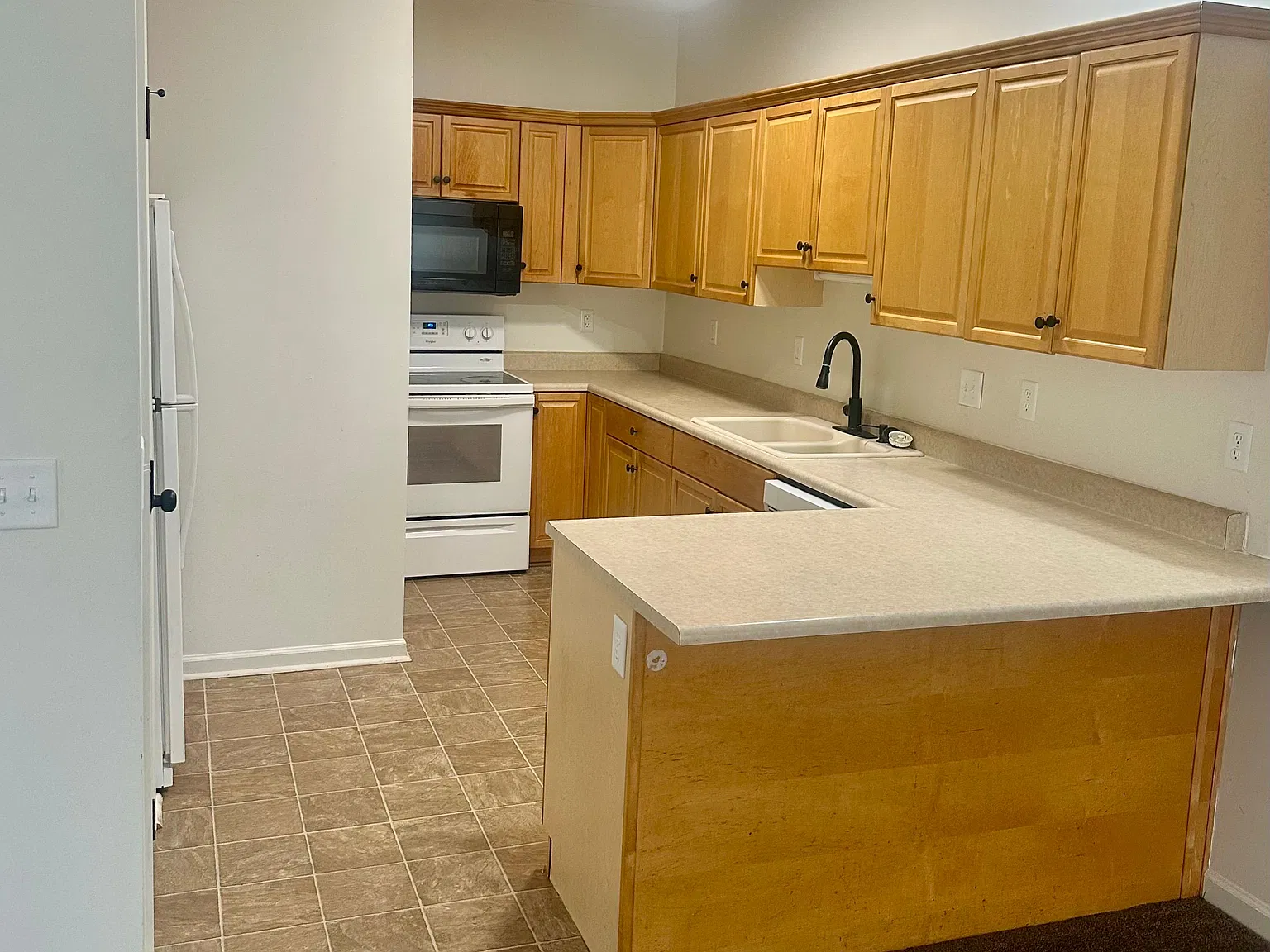 3 bed, 3.5 bath, $2,000 — Photo 4