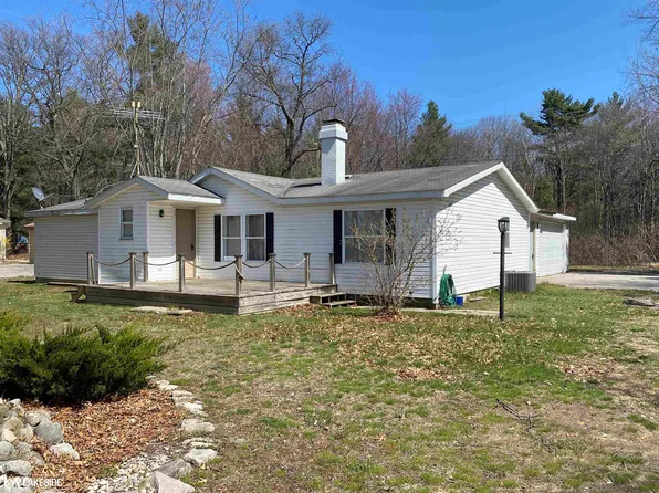 5999 Port Austin Rd, Caseville, MI 48725