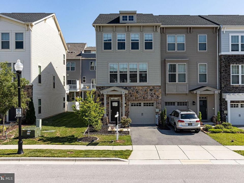 1st image of 724 Rollins Ln