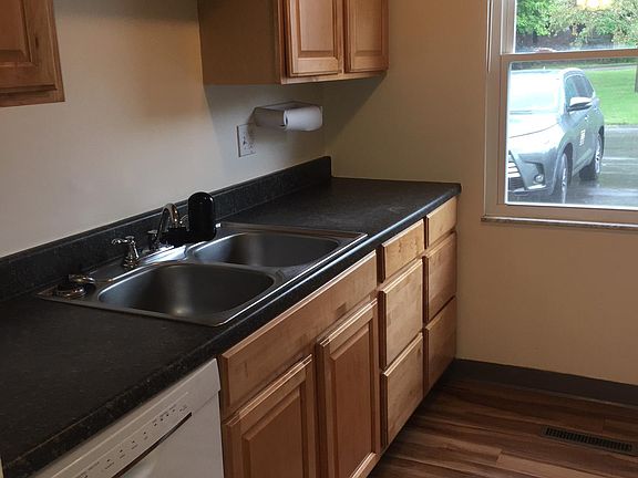 2nd image of 302 Parkwood Dr