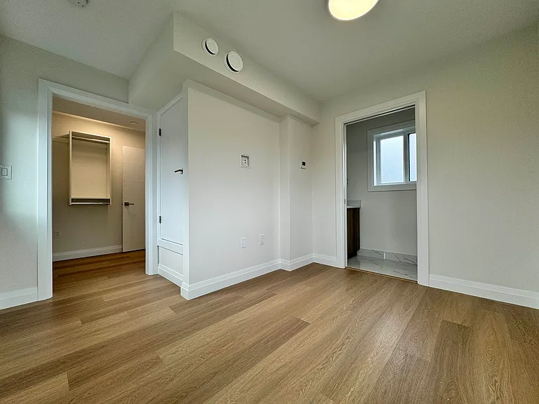 3830 Kootenay St — Photo 10
