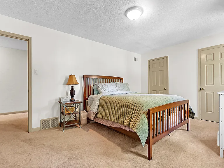519 Princeton Oaks Cv — Photo 28