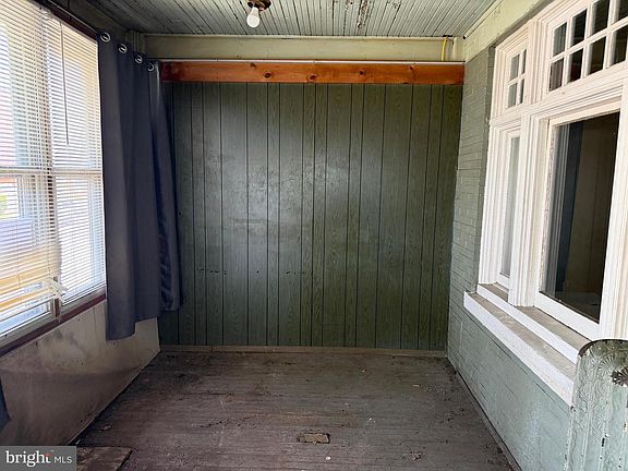 2nd image of 939 S 59th St