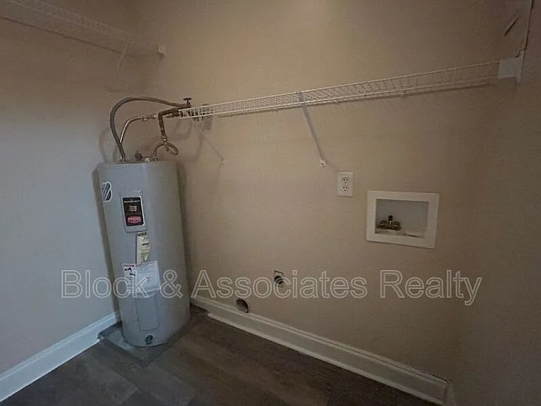 2260 Sunderland Rd #84W — Photo 9