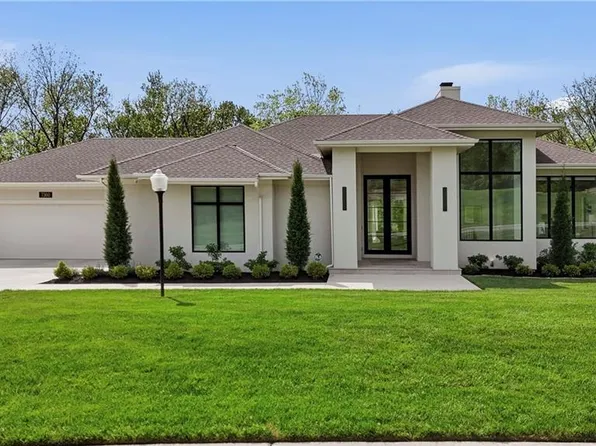7300 NW Pampas Ln, Parkville, MO 64152