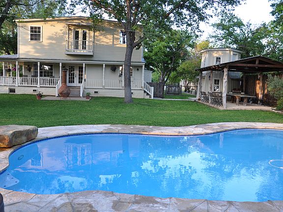 5th image of 309 E Travis St