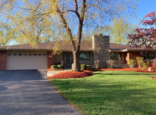 17W251 Scheel Dr, Willowbrook, IL 60527