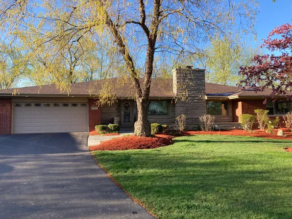 17W251 Scheel Dr, Willowbrook, IL 60527