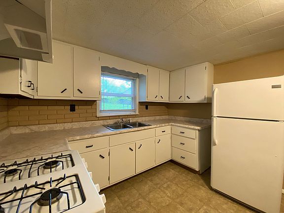 5th image of 3274 E Moores Pike