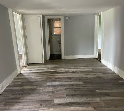 3rd image of 901 E Navasota St