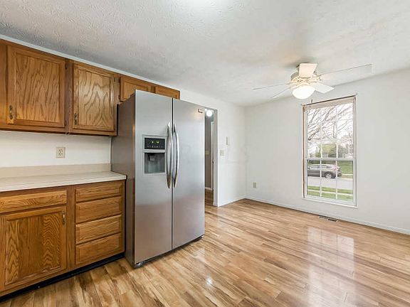 4th image of 4877 River Trail Ct