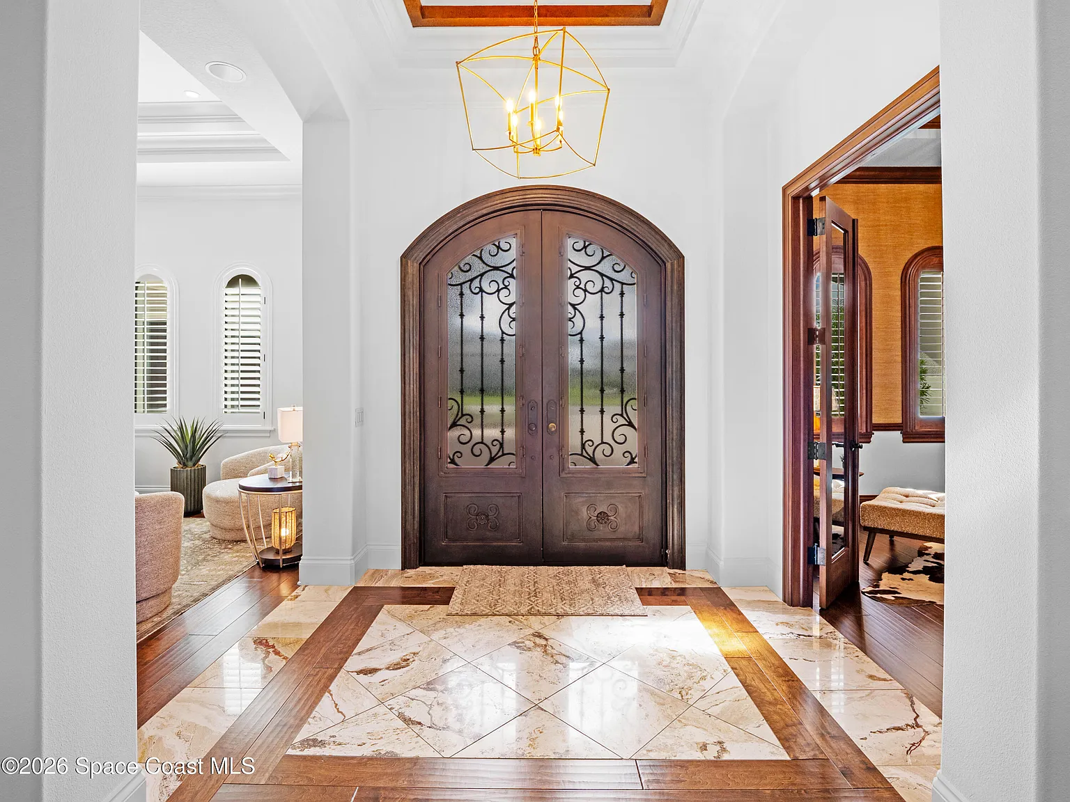 5 bed, 5.5 bath, 4552 sqft, $20,000 — Photo 2