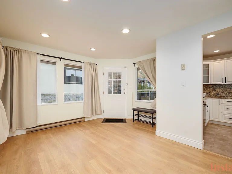 1115 Palmerston Ave — Photo 8