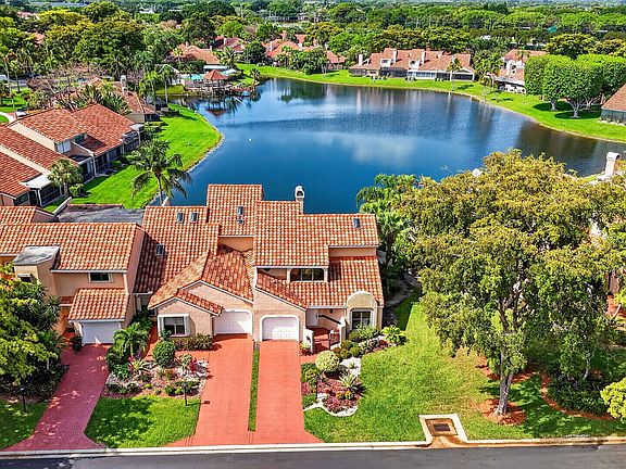 3rd image of 22582 Meridiana Drive