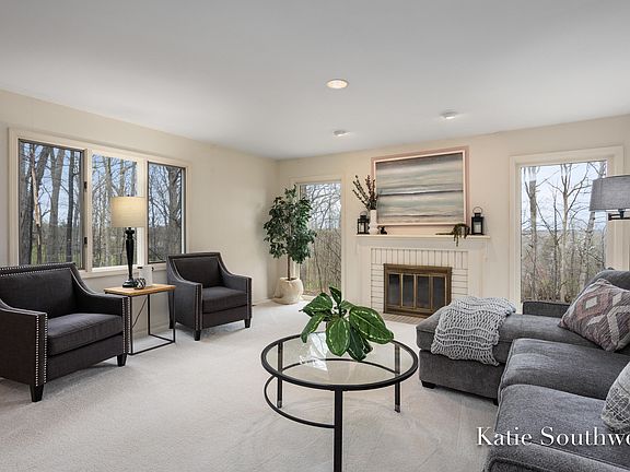 5th image of 3134 E Gatehouse Dr SE