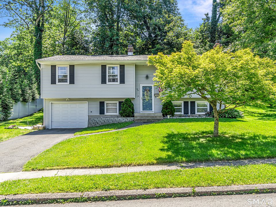 1st image of 40 Bayberry Drive