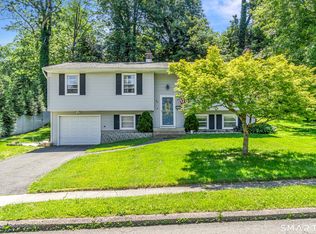40 Bayberry Dr, Wallingford, CT 06492