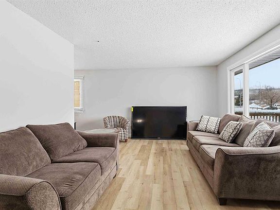 5th image of 13 NW McLeod St