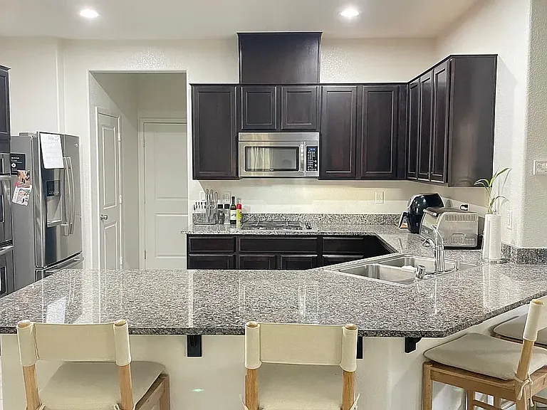 10639 Whiting Ave — Photo 7
