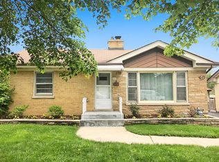 46 W Granville Ave, Roselle, IL 60172