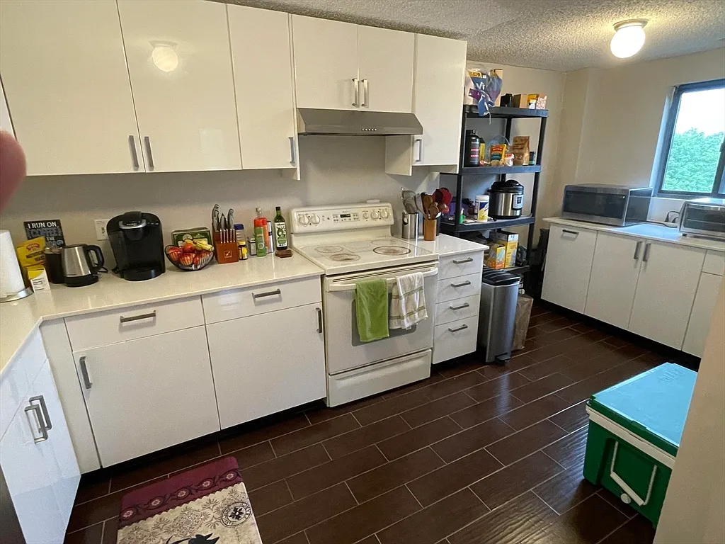 2 bed, 2.0 bath, 1108 sqft, $3,000 — Photo 3