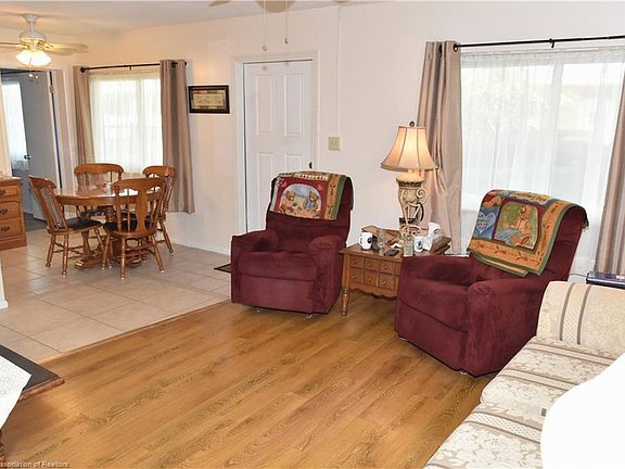 4th image of 2111 Lakeview Dr Unit 1-B