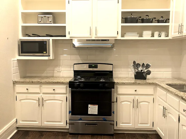 603 Devine St #1 — Photo 8