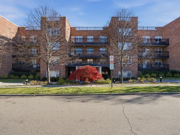 25 Chapel Pl. #1B, Great Neck, NY 11021