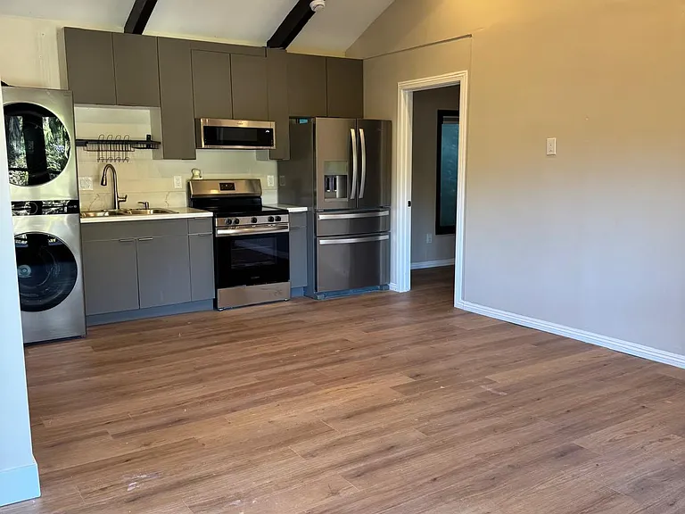 1565 Nautilus St #B — Photo 12