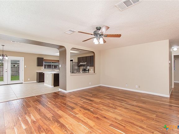 3rd image of 851 Camelback Dr