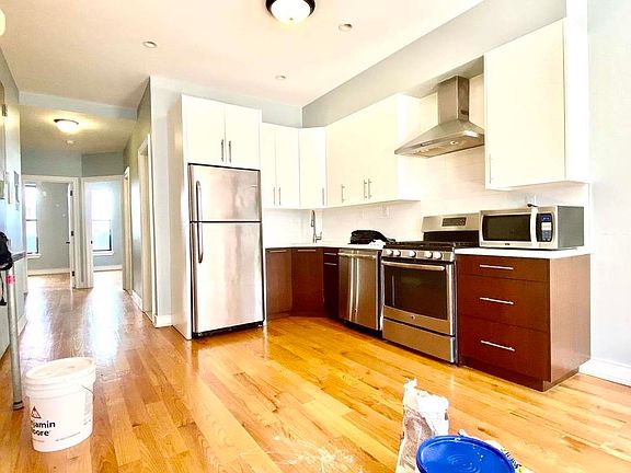 3rd image of 648 Franklin Ave