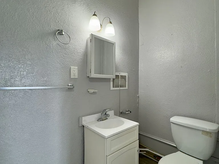 For Rent: Spacious Urban Living at 1322-1324 Eutaw Pl Your Ideal City Dwelling! — Photo 18