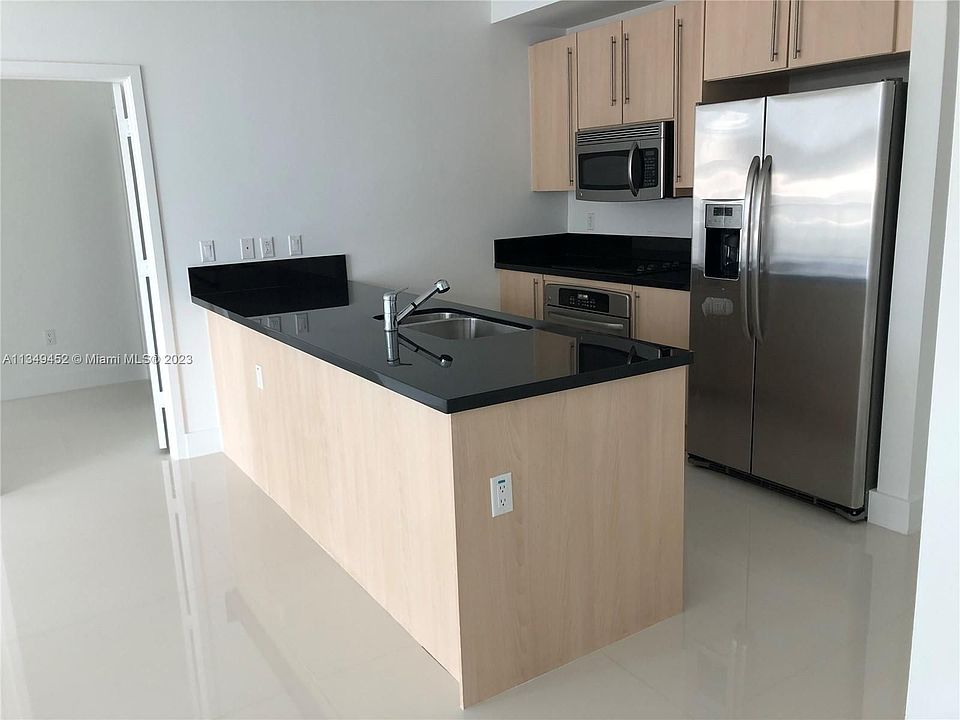 1st image of 1111 SW 1st Ave APT 1723