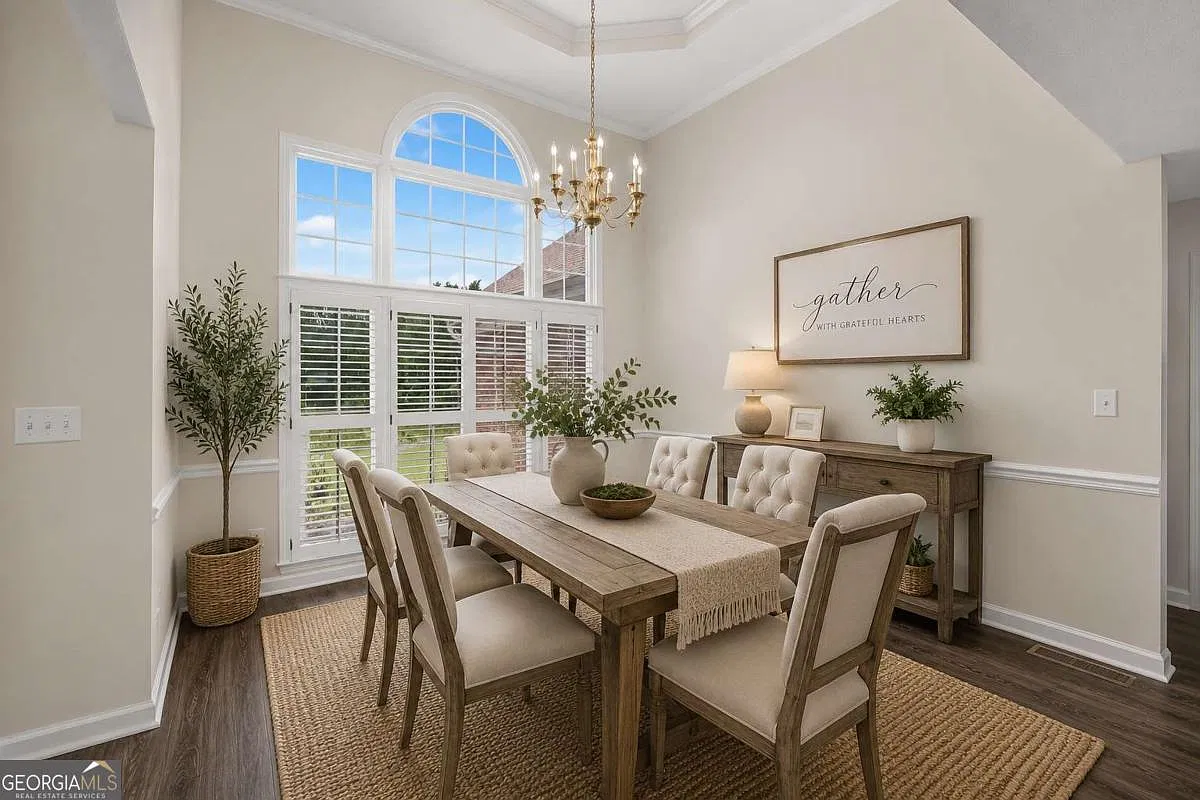 3 bed, 2.0 bath, 1976 sqft, $2,500 — Photo 4