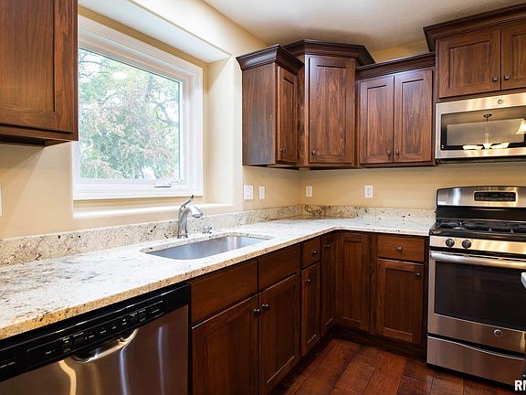 4th image of 6111 W Clairemont Ct