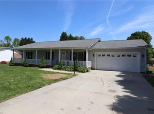 601 Lee Rd, Thomasville, NC 27360