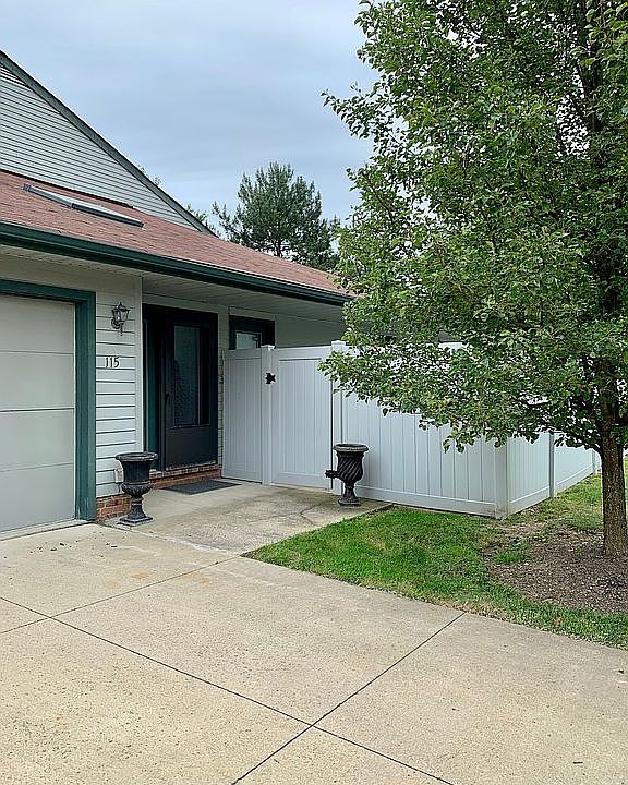 1st image of 115 Fox Hollow Ct #115