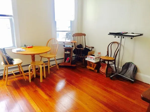 60 Dartmouth St #64, Springfield, MA 01109