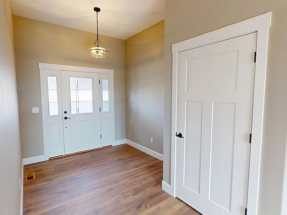 3rd image of 4606 W Larch Avenue