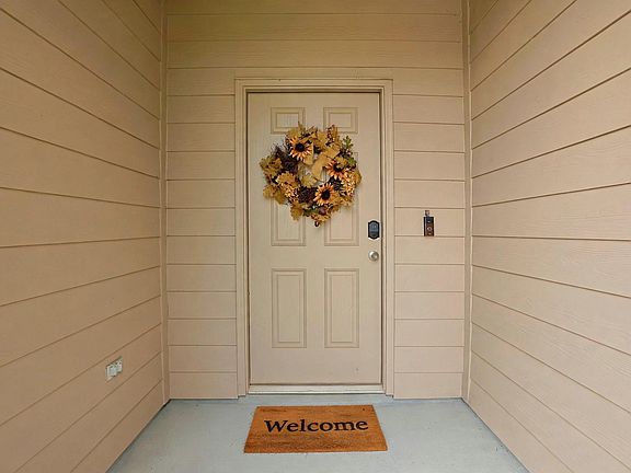 3rd image of 40430 Red Poppy Ln