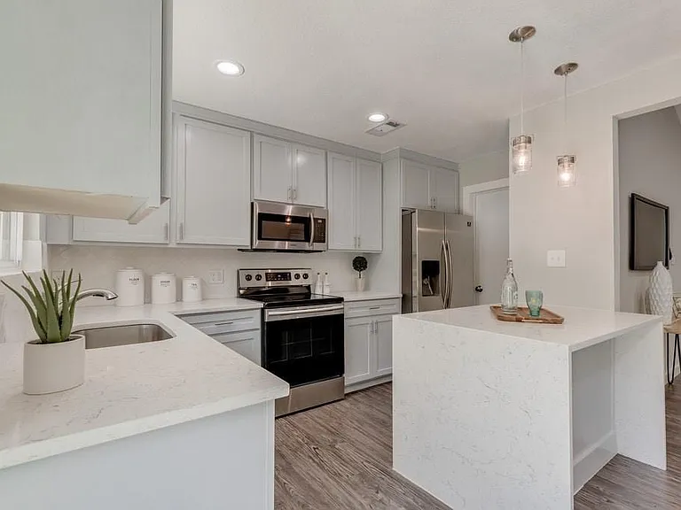 1512 Luray Dr — Photo 9