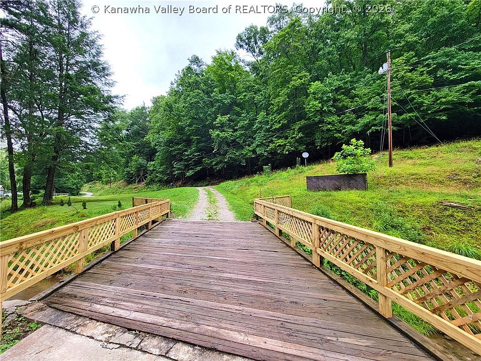 22nd image of 3064 Middle Fork Dr