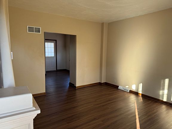 4th image of 915 Scott Ave