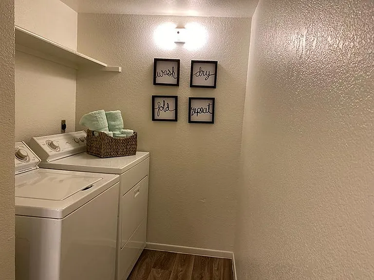 Falcon Glen Apartments — Photo 19