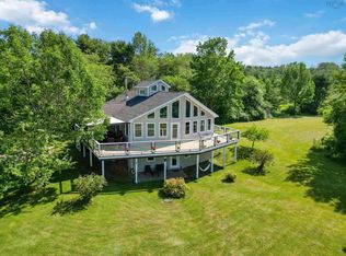 90 Orchard Hts, Lunenburg, NS B0J 2E0