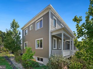 3208 Perry St, Mount Rainier, MD 20712