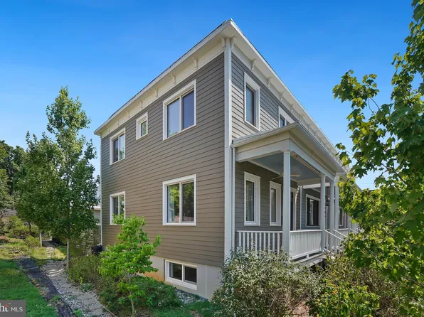 3208 Perry St, Mount Rainier, MD 20712