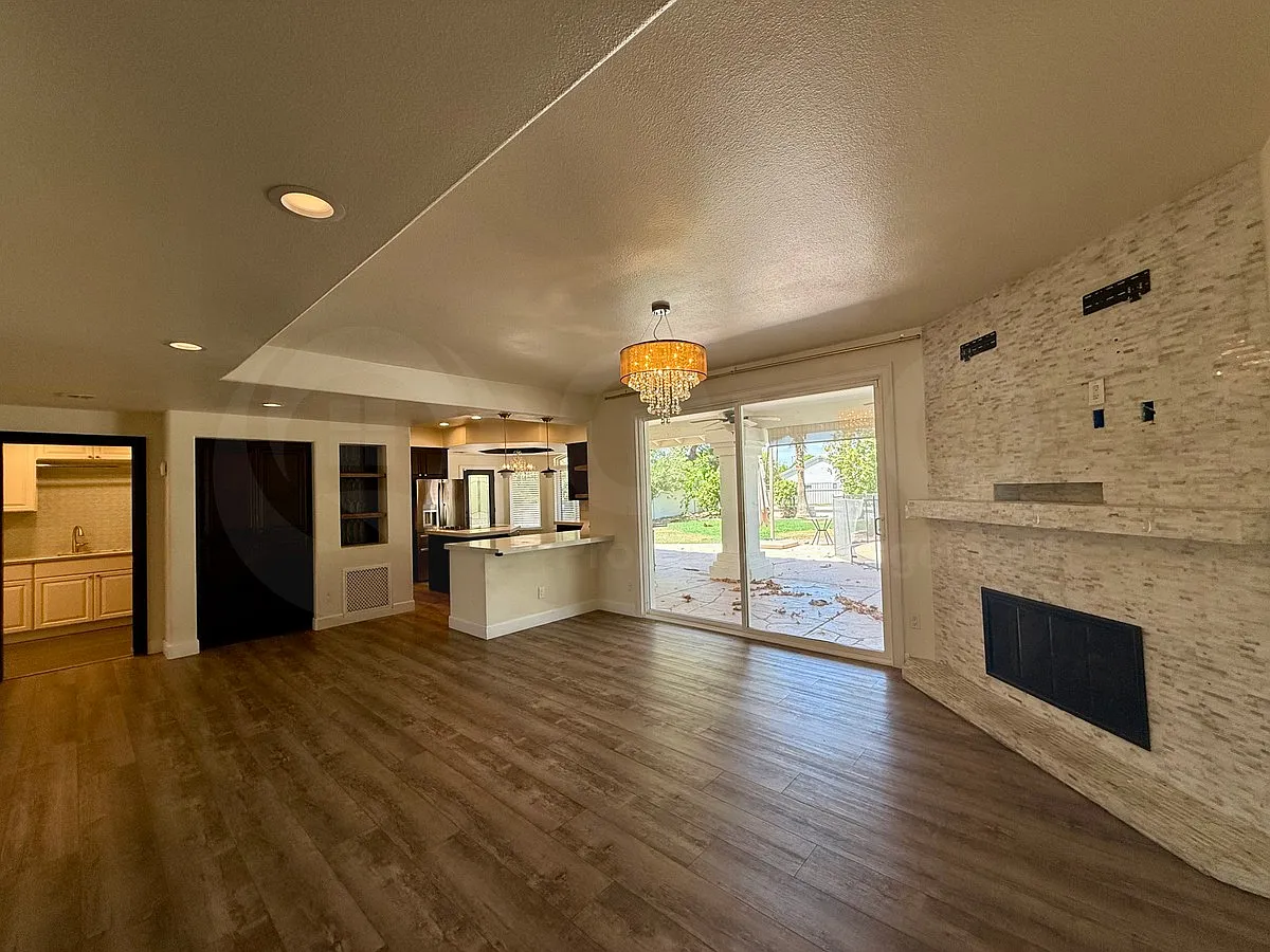 5 bed, 4.0 bath, 3504 sqft, $5,200 — Photo 4