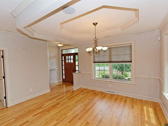 3rd image of 52 Bloomingrove Dr